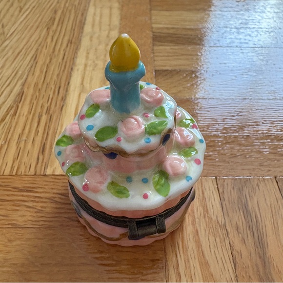 Colorful (Birthday) Cake Trinket Box - Picture 3 of 8